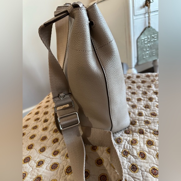 DKNY Winston Gray Leather Bag Like New Condition - Picture 3 of 8